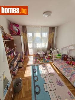 Тристаен, 85m²