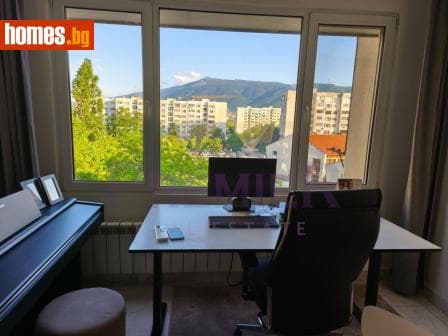 Тристаен, 85m²