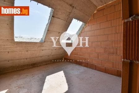 Тристаен, 96m²