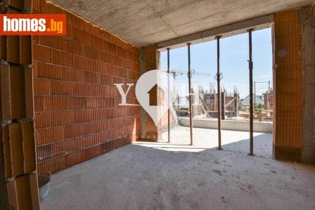 Тристаен, 96m²