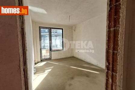 Тристаен, 105m²