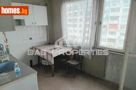 Тристаен, 66m²