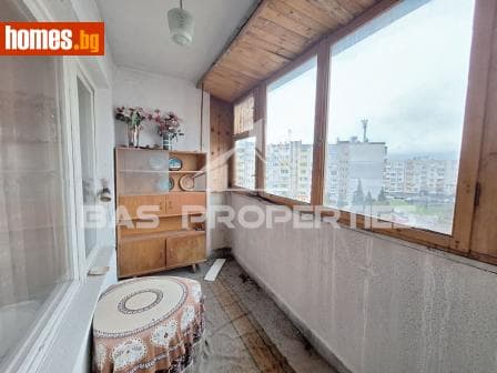 Тристаен, 66m²