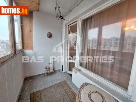 Тристаен, 66m²