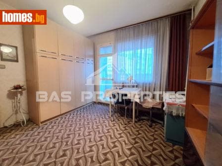 Тристаен, 66m²