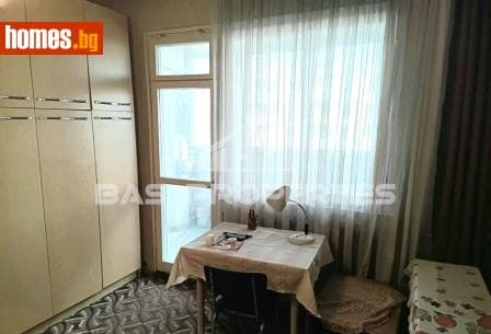 Тристаен, 66m²