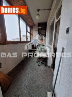 Тристаен, 66m²