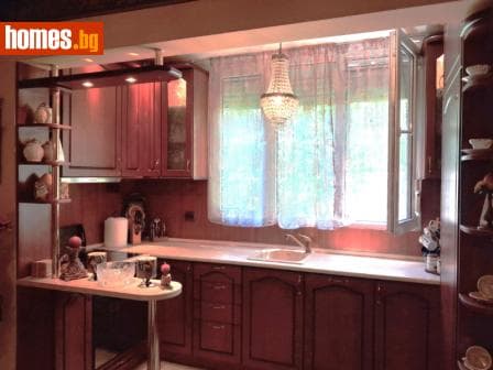 Тристаен, 89m²