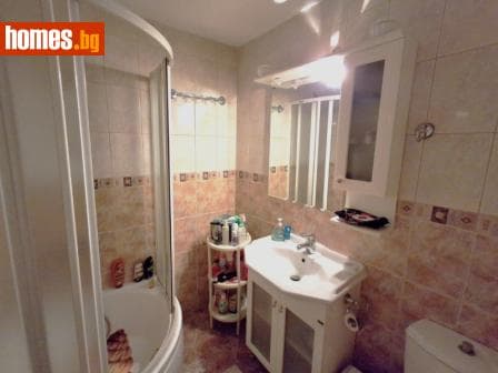 Тристаен, 89m²