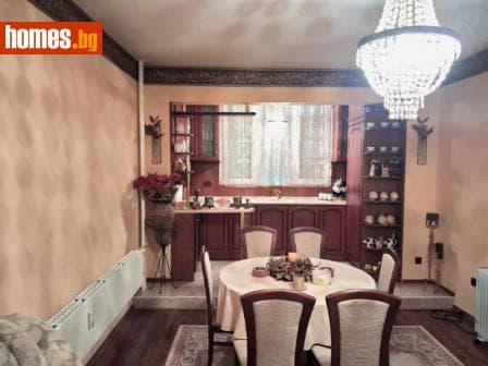 Тристаен, 89m²
