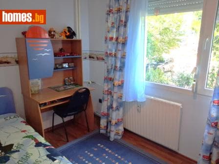 Тристаен, 89m²