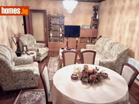 Тристаен, 89m²