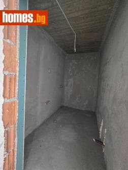 Тристаен, 97m²