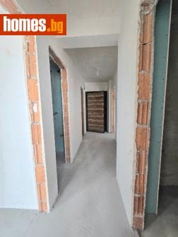 Тристаен, 97m²
