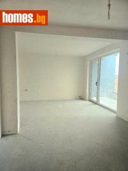 Тристаен, 97m²