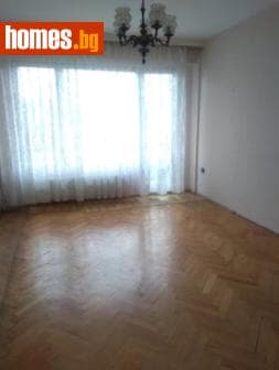 Тристаен, 80m²