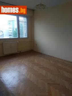 Тристаен, 80m²