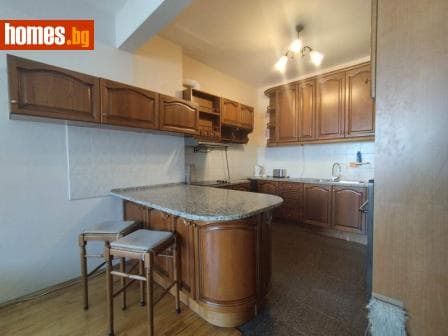 Тристаен, 76m²