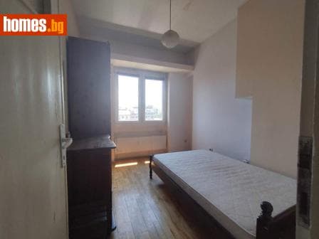 Тристаен, 76m²