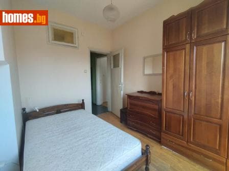 Тристаен, 76m²