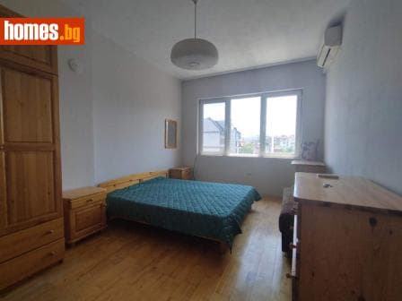 Тристаен, 76m²
