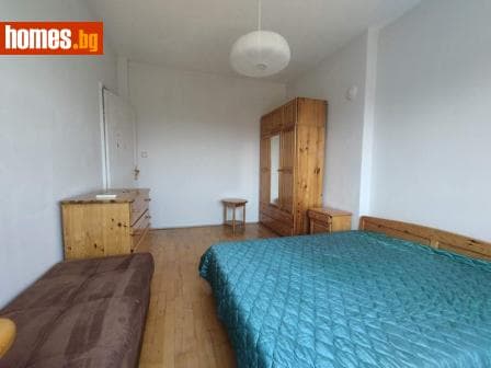 Тристаен, 76m²