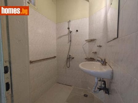Тристаен, 76m²
