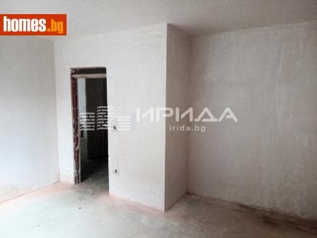 Тристаен, 102m²