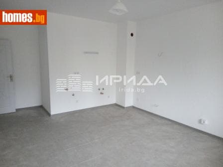 Тристаен, 102m²