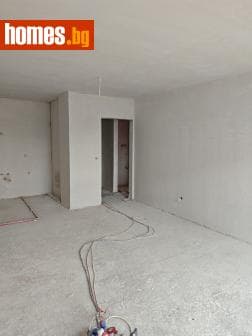 Тристаен, 90m²