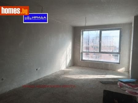 Тристаен, 90m²