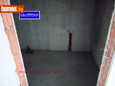 Тристаен, 90m²