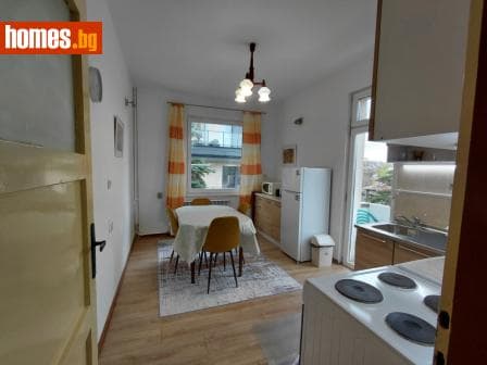 Тристаен, 85m²