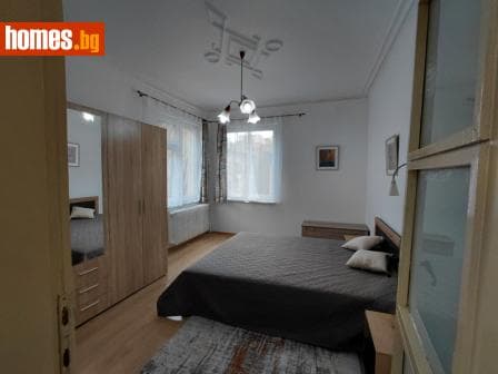 Тристаен, 85m²