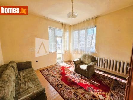 Тристаен, 72m²