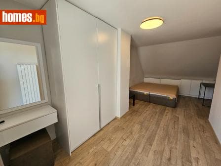 Тристаен, 106m²