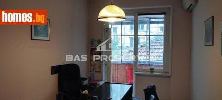 Тристаен, 71m²