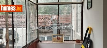 Тристаен, 71m²