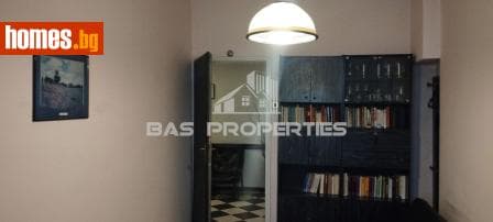 Тристаен, 71m²