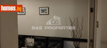 Тристаен, 71m²