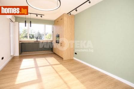 Тристаен, 57m²
