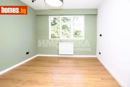 Тристаен, 57m²