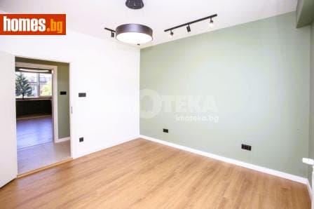 Тристаен, 57m²