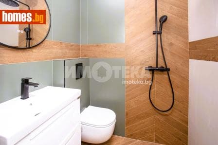 Тристаен, 57m²