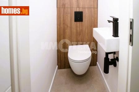 Тристаен, 57m²