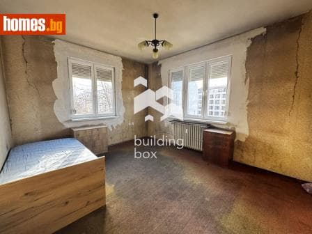 Тристаен, 85m²