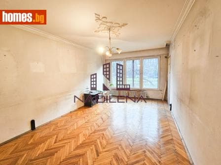 Тристаен, 85m²