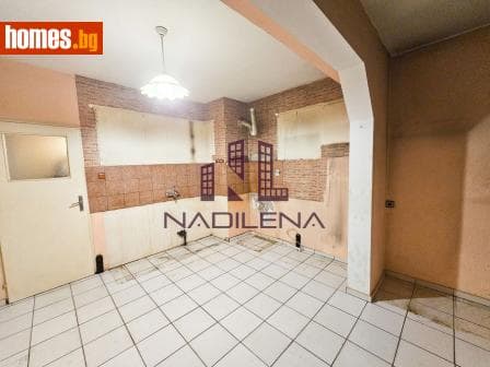 Тристаен, 85m²