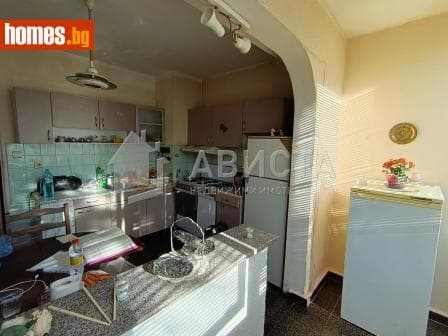 Тристаен, 88m²
