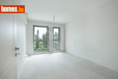 Тристаен, 103m²